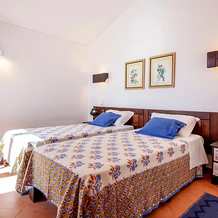 Lotus 2, 别墅 阿尔布费拉