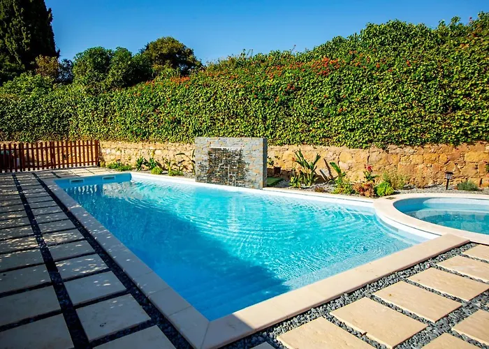 Lotus 2, 别墅 阿尔布费拉